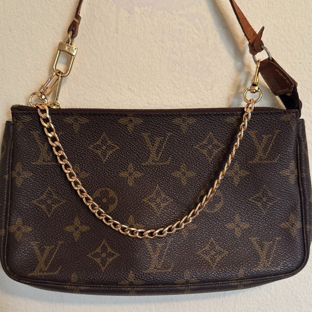 🩷 Classic LV Pochette! Crazy Price! ❤️‍🔥 Plus unbranded chain